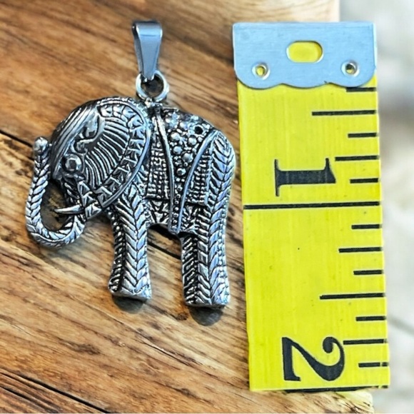 Silver Tone Elephant Earrings and Pendant Set *NWT* - Picture 4 of 5